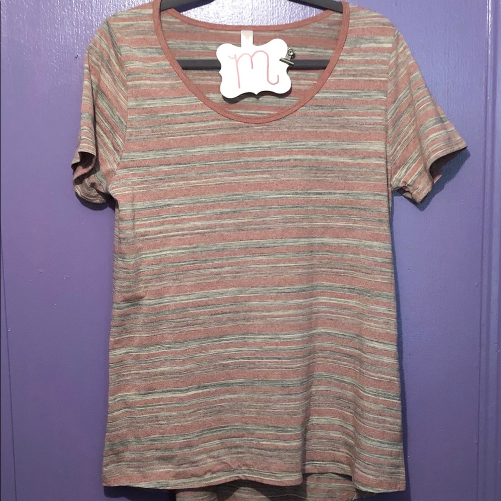 NWOT LULAROE CLASSIC T